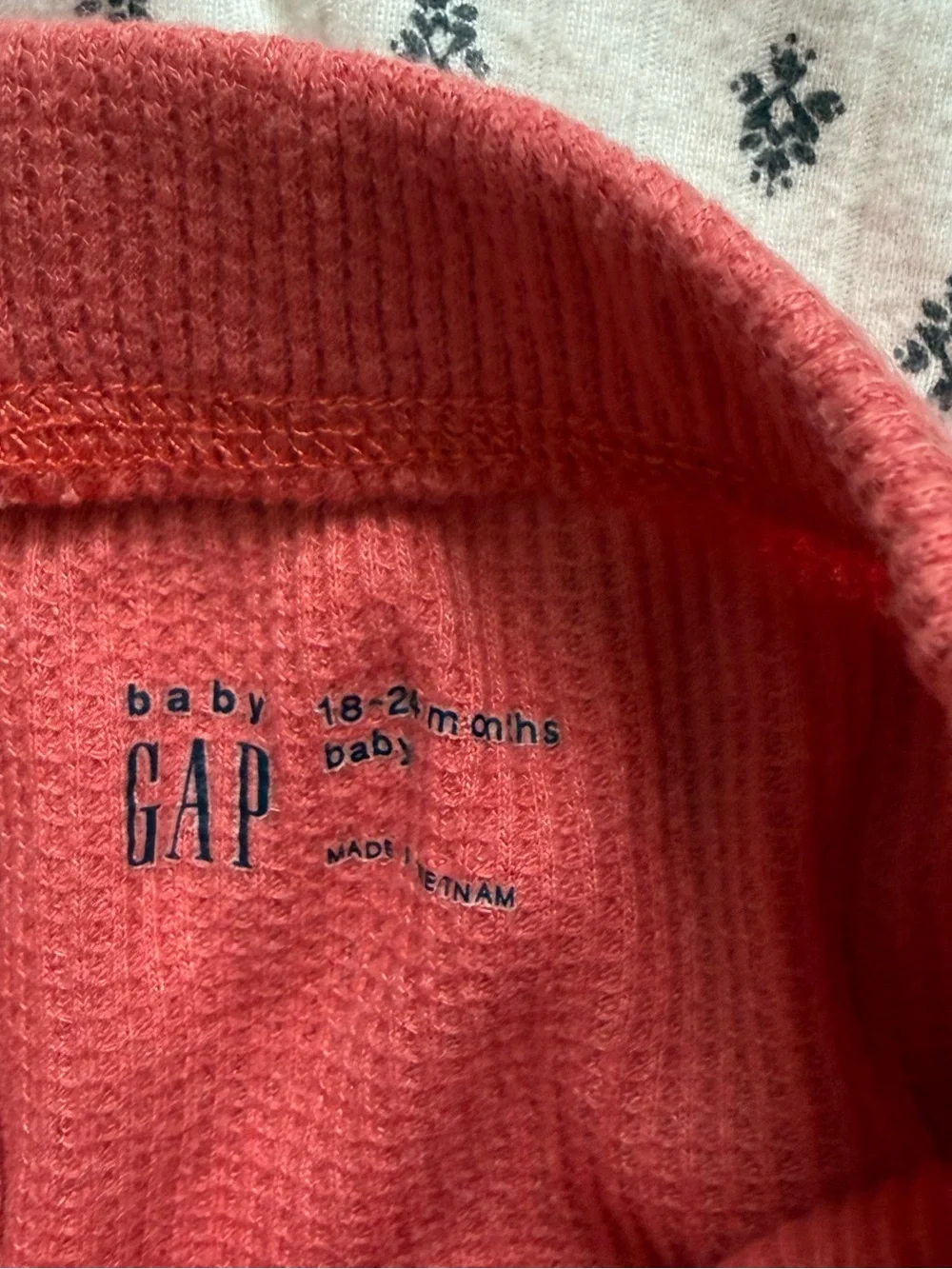 Gap|baby girl/toddler summer set,White ribbed Onesie & waffle Knit Shorts•••